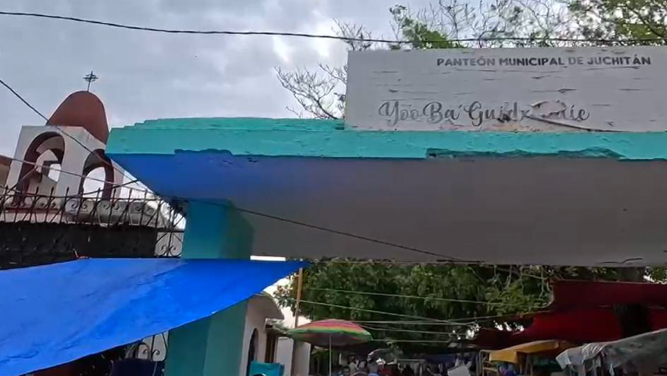 En Oaxaca, decenas de familias acuden a los panteones por Día del Padre