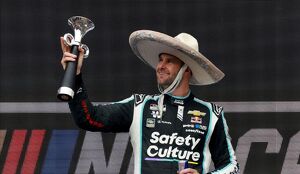 Shane van Gisbergen, ganador de la carrera Viva México 250, pidió consejos a Max Verstappen, quien ya tiene experiencia en el Autódromo Hermanos Rodríguez.