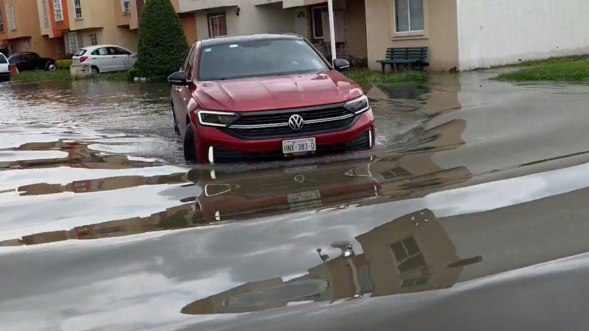 Cuatro calles siguen bajo el agua en Zempoala debido a la obstrucción de un filtro urbano