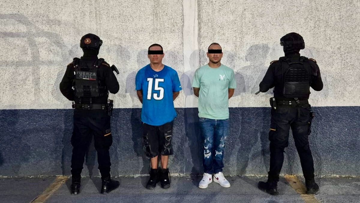 Los detenidos fueron identificados como Saúl “N”, de 37 años, y Azael “N”, de 35. Foto: Especial