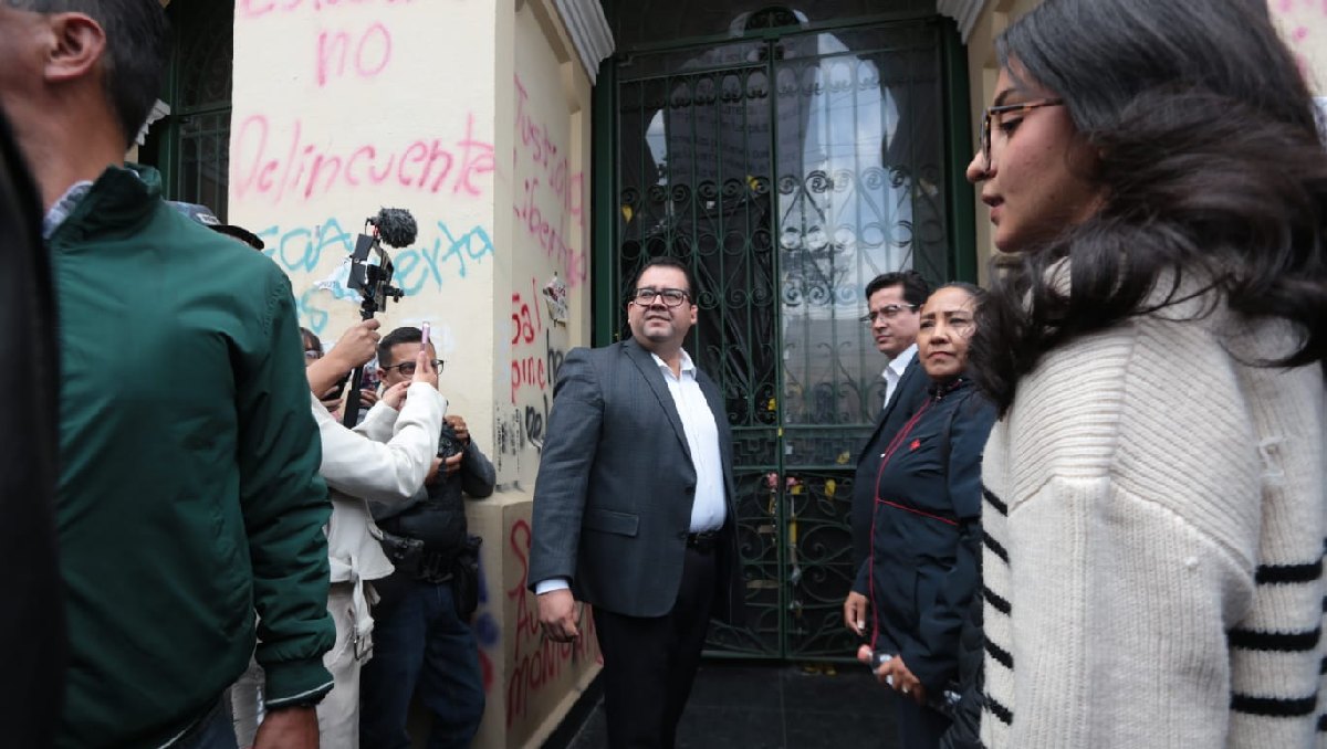 Isidro Rogel estima tener a más tardar el 30 de junio el documento final de proyecto de reforma del Estatuto Universitario. Foto: (Tania Contreras)