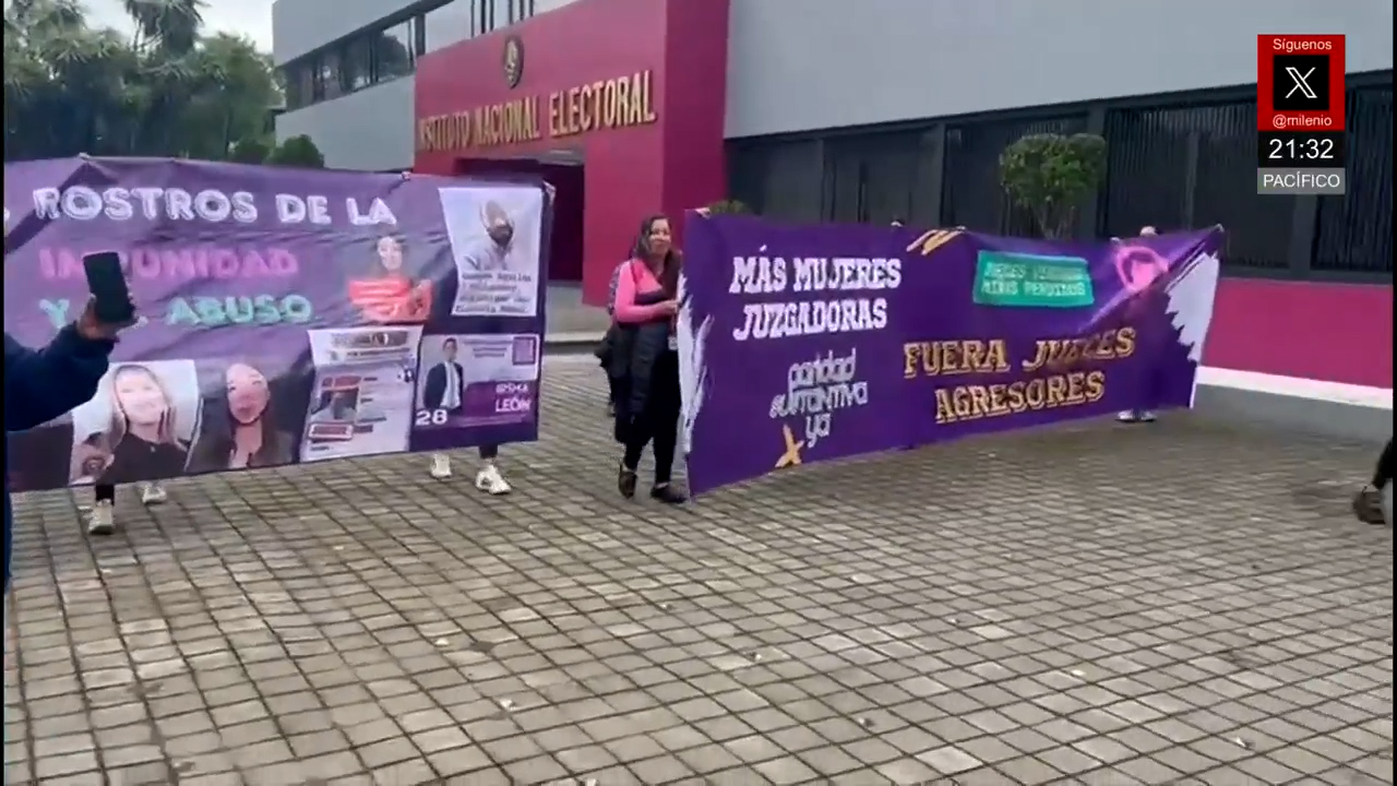 Protestas en INE contra entrega de certificaciones a deudores de pensión alimenticia