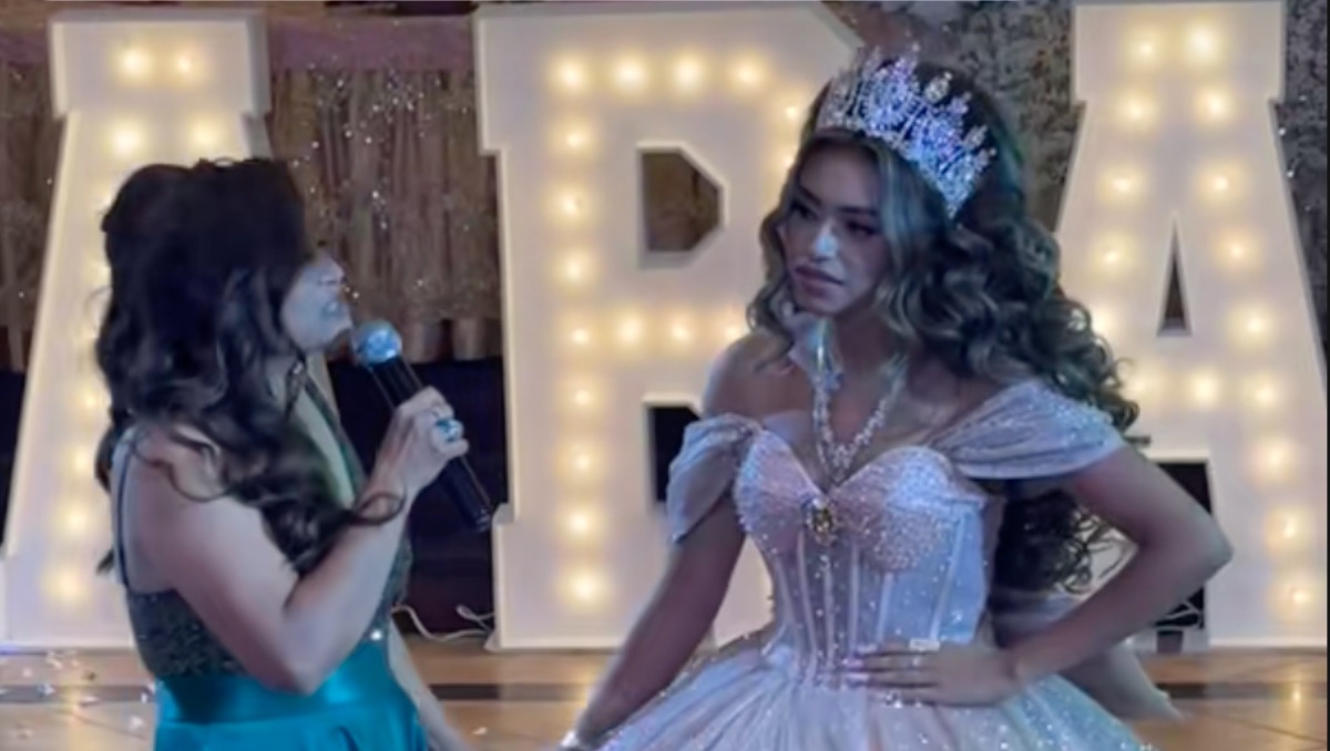 Quinceañera lucía incómoda en su fiesta, afirman. | ESPECIAL