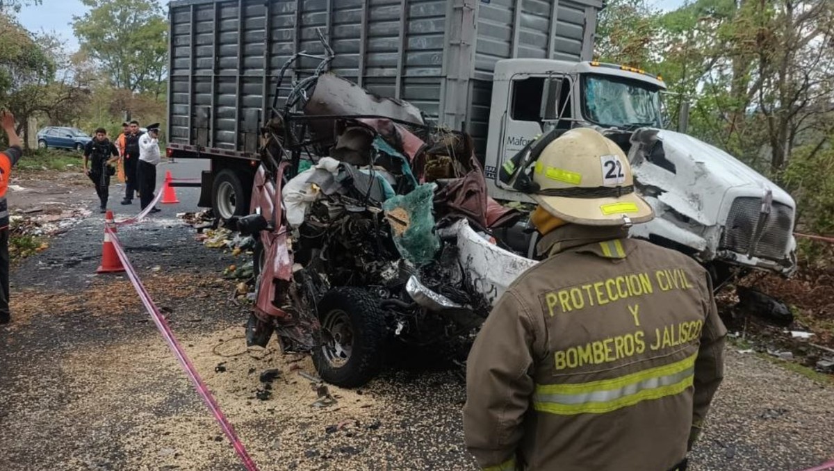 Accidente deja una persona muerta y dos heridas en San Gabriel (Especial)