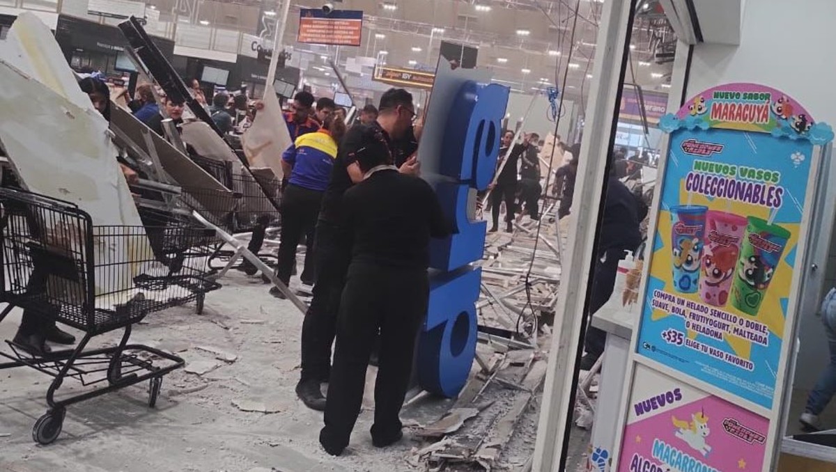 Cae plafón de una tienda en centro comercial de CdMx | Foto: @MrElDiablo8