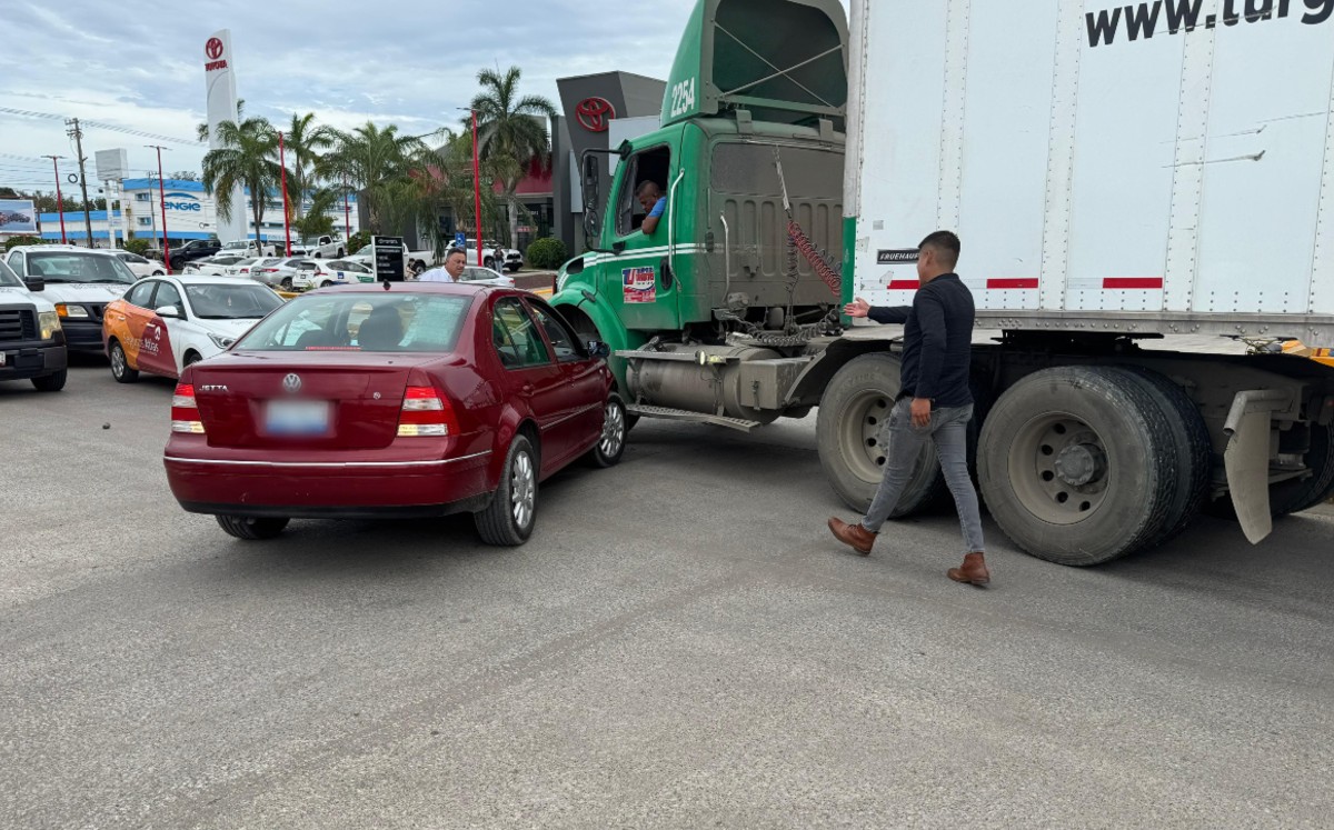 La conductora del carro  una mujer de la tercera edad, intentó dar vuelta a la izquierda