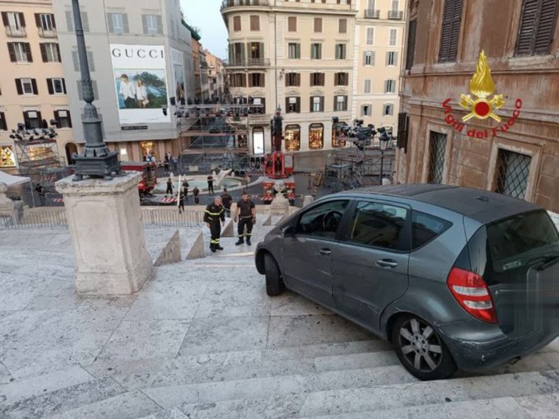 El hombre conducía un Mercedes-Benz Clase A. |Especial