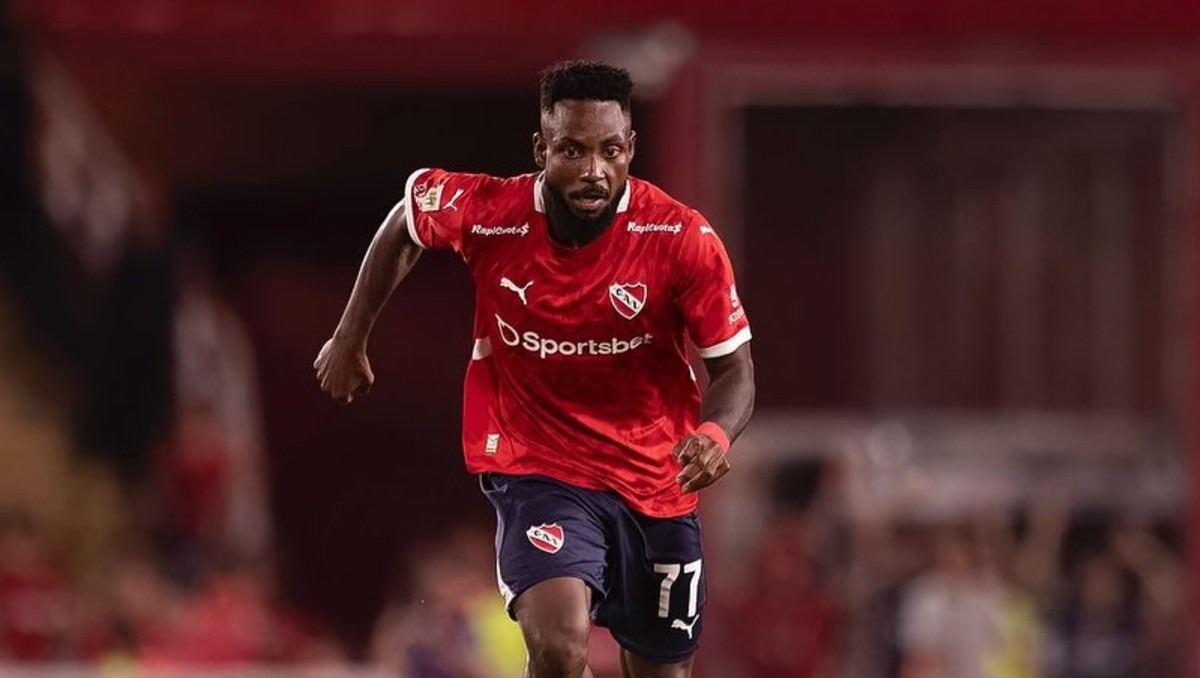 Pumas va con todo por Álvaro Angulo, de Independiente (Instagram @alvaroanguloficial)