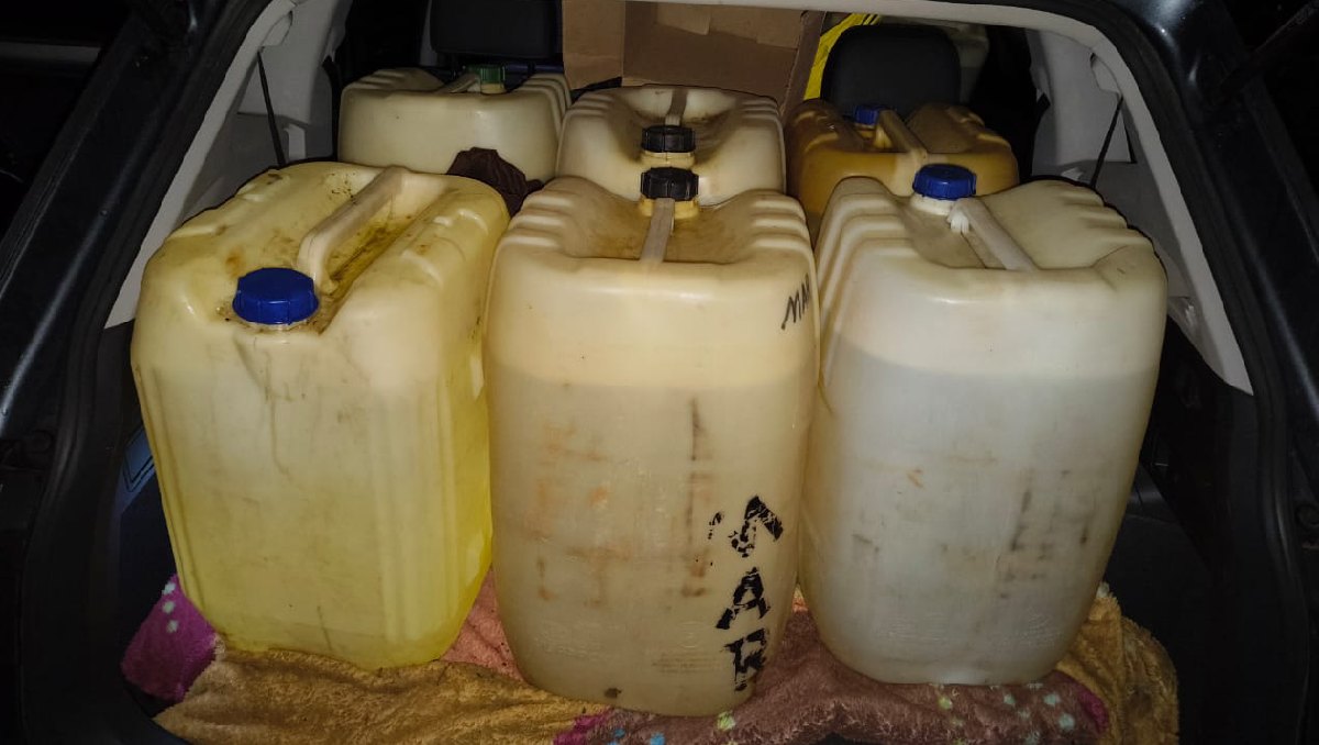 Los sospechosos por huachicol fuero interceptados en la carretera Jilotepec-Calpulalpan. Foto: (Especial)
