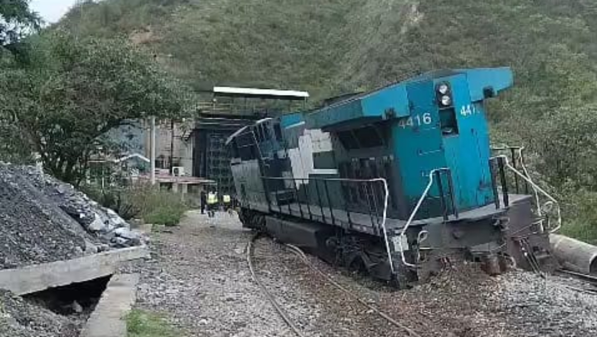 Tren de carga se descarrila en Puebla: reportan daños materiales | Especial