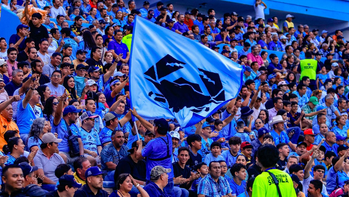 Aficionados de la Jaiba Brava en el Estadio Tamaulipas.
