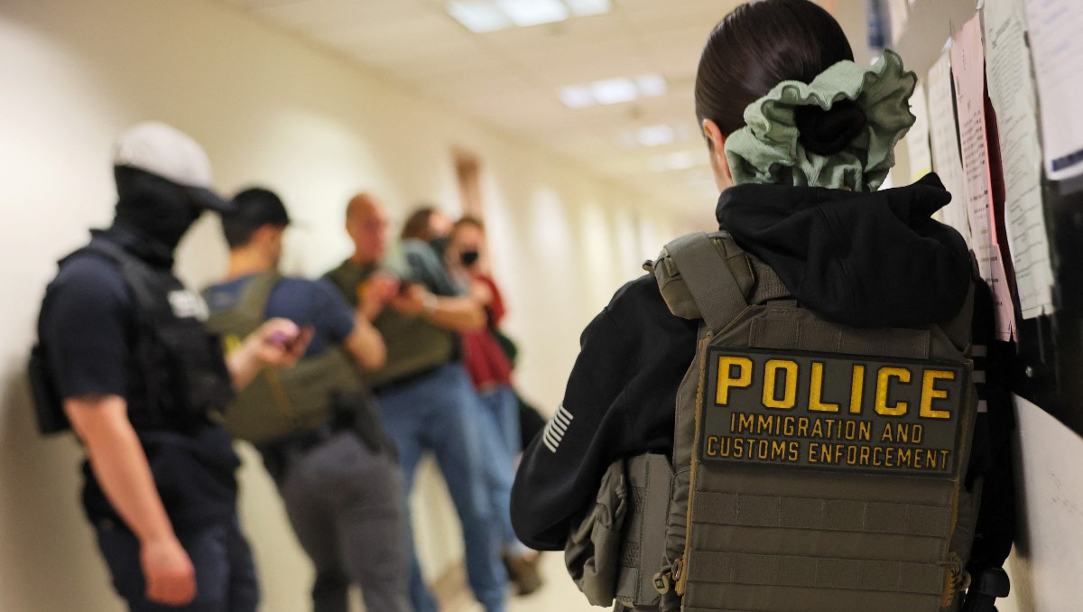Agentes de ICE recibieron información sobre migrantes irregulares. | AFP