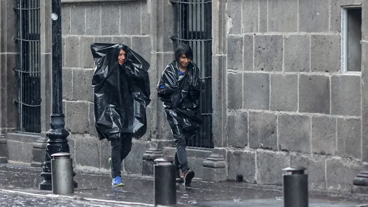 Autoridades en Puebla alertan por lluvias intensas y sugieren suspender clases ante 'Erick'