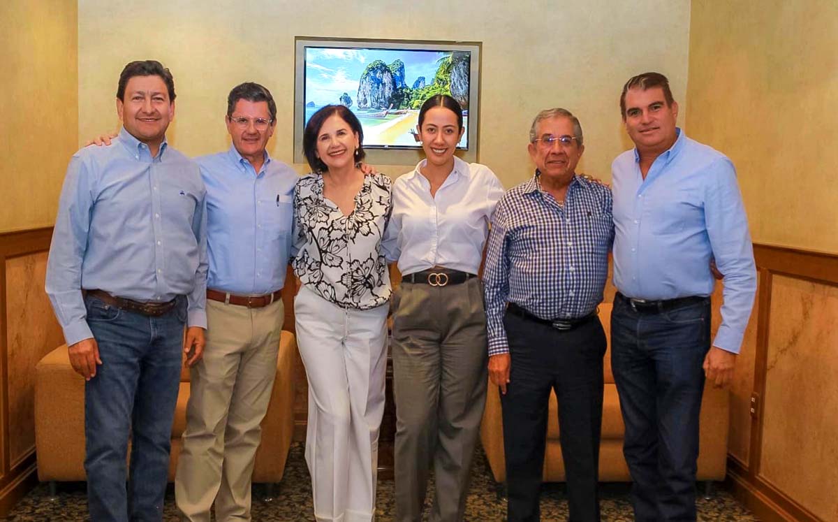 Betzabé Martínez se reúne con ex alcaldes de Gómez Palacio. l Especial