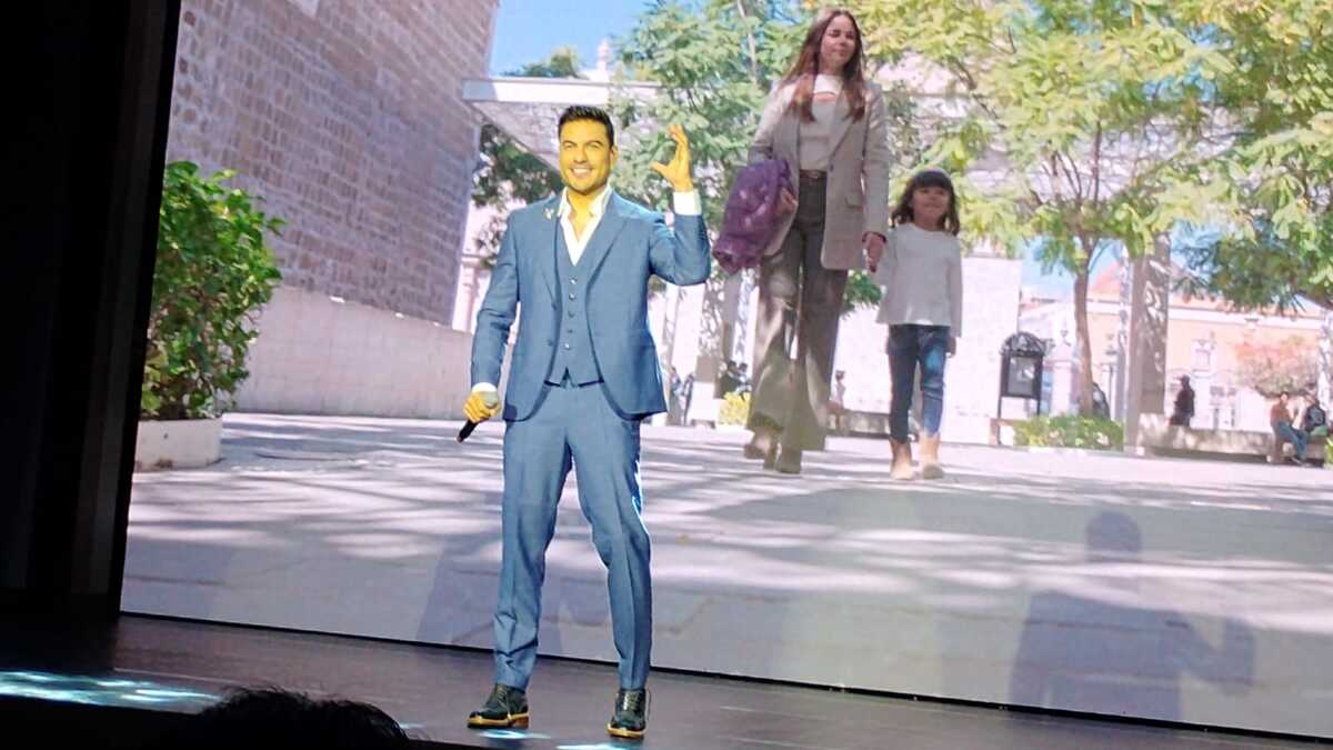 Carlos Rivera interpreta el tema musical "¿Qué es el amor ?" / Especial