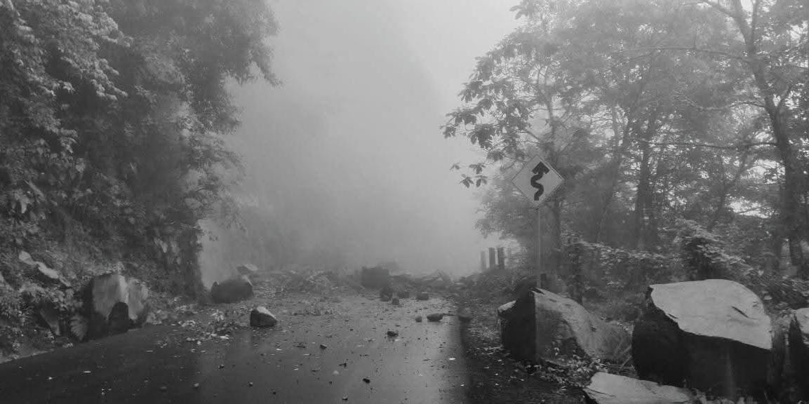 Derrumbe en la carretera Tlanchinol-Huejutla. (Especial)