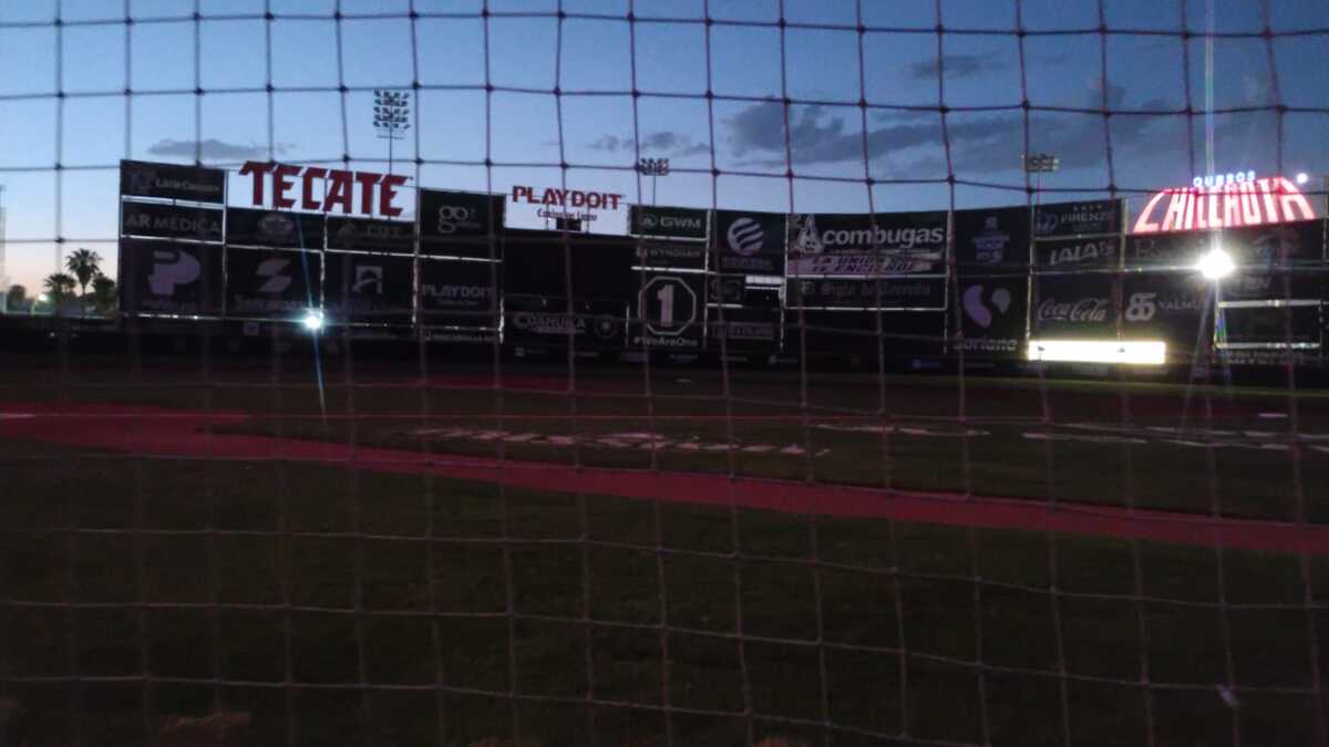 Por falla eléctrica, se suspende juego entre Unión Laguna y Oaxaca. (Martín Piña)