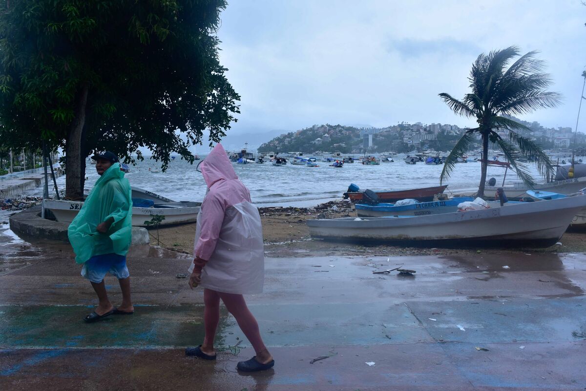Huracán Erick se acerca a costas mexicanas como categoría 2; activan alertas en el sur | Cuartoscuro