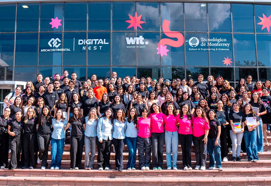 Durante las jornadas, los participantes trabajaron en equipos para dar solución a desafíos planteados en el Digital Nest de Arca Continental. Cortesía