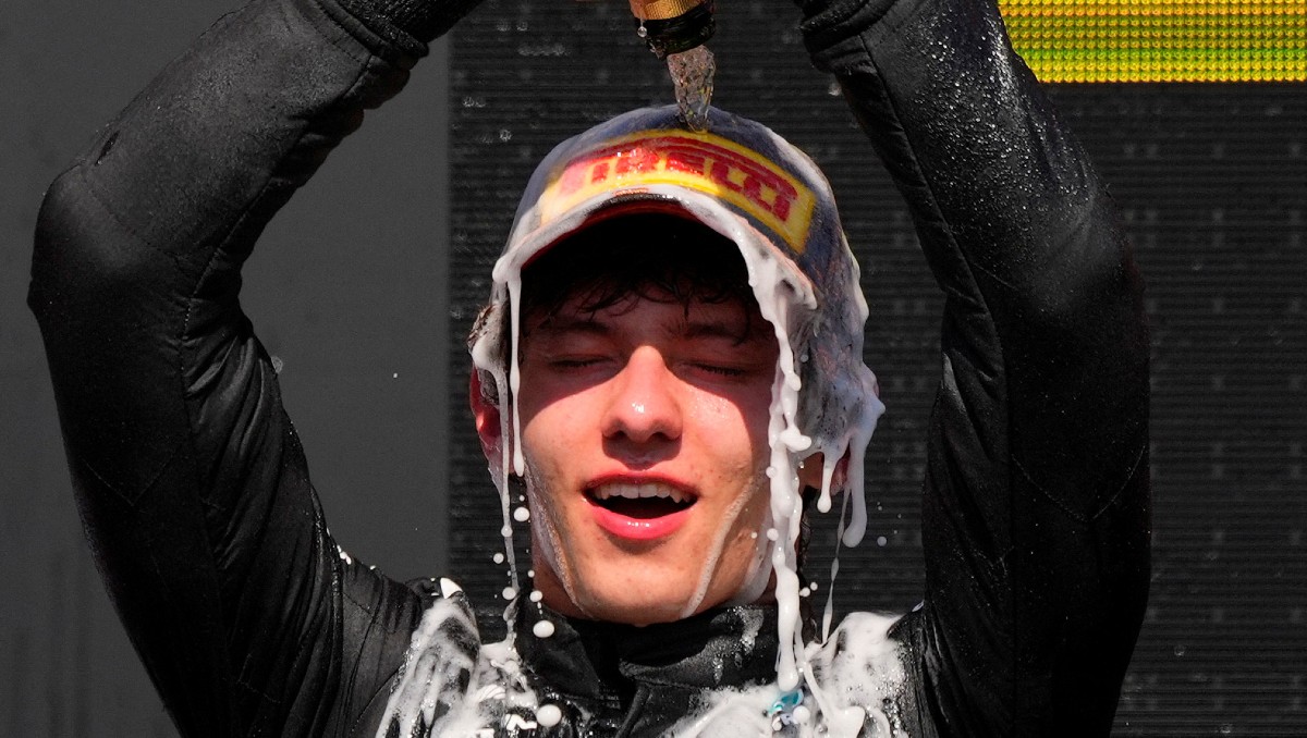 Kimi Antonelli celebra su primer podio en la Fórmula 1 (Reuters)
