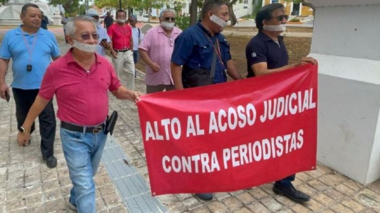 Periodistas de Campeche marchan en apoyo a 'Tribuna' y su exdirector