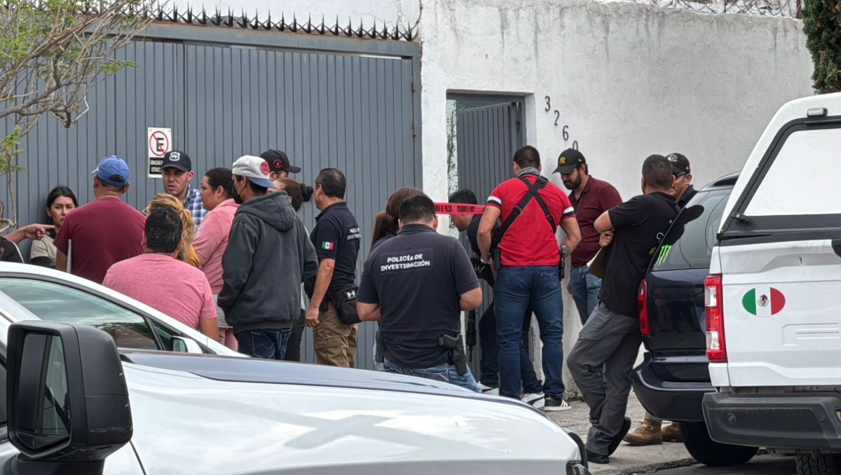 Policía de Investigación se dio cita hasta el supuesto anexo en Zapopan (Foto: Usi Toledo)
