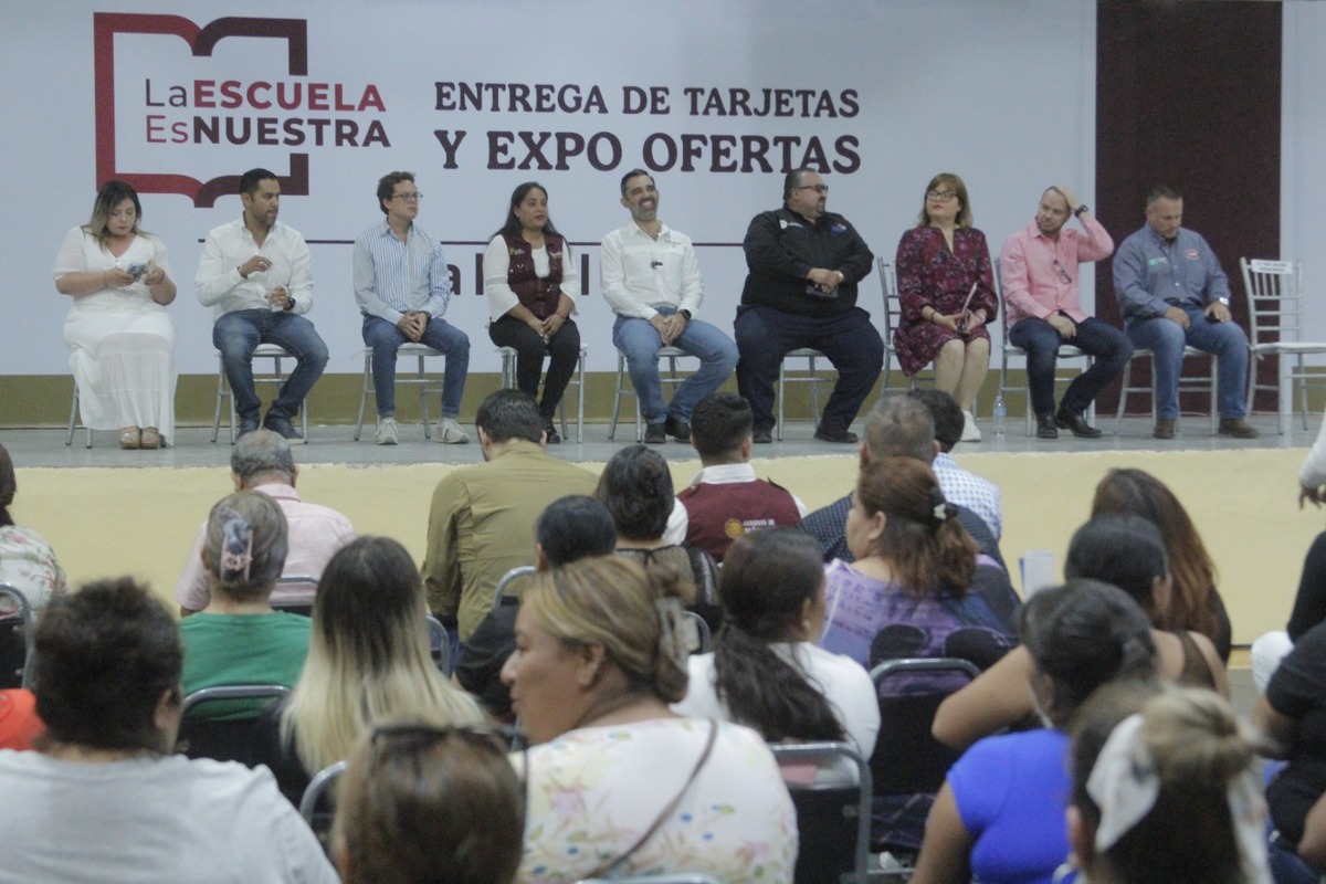 Programa 'La Escuela es Nuestra' en Torreón. | Manuel Guadarrama