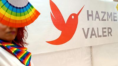 Los artículos fueron fabricados por presos que pertenecen, en su mayoría, a la comunidad LGBTIQ+.