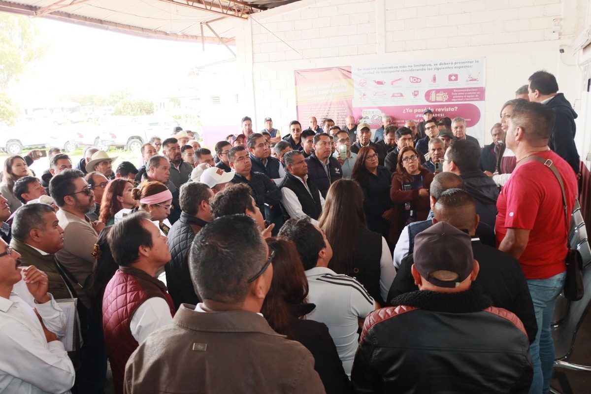 Autoridades se reunieron con representantes transportistas de diferentes municipios de Hidalgo