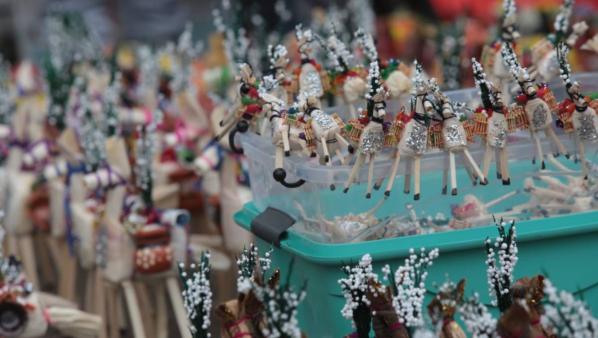 Desde hace una década, las y los comerciantes han notado como poco a poco esta tradición va perdiendo fuerza. | Foto: Tania Contreras