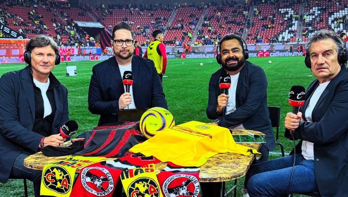 Equipo de Caliente TV durante la transmisión de la Liga MX (Instagram @jc_zuniga)