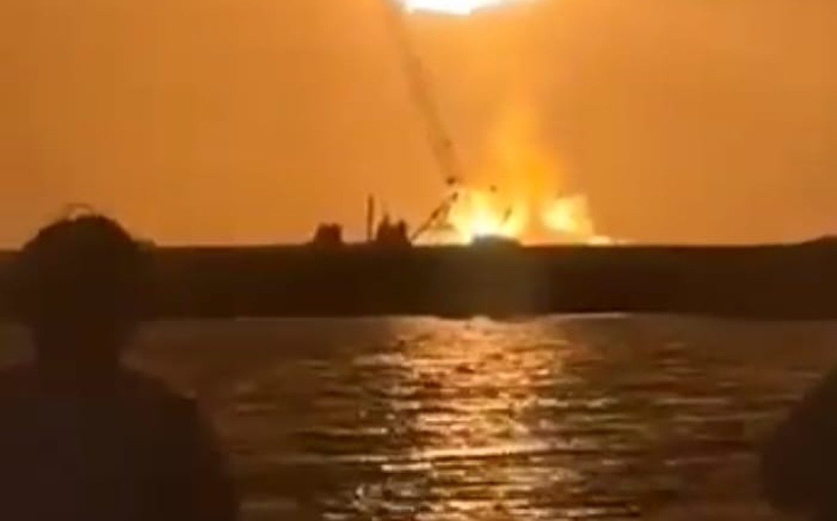 Explosión de nave SpaceX desde la playa Bagdad
