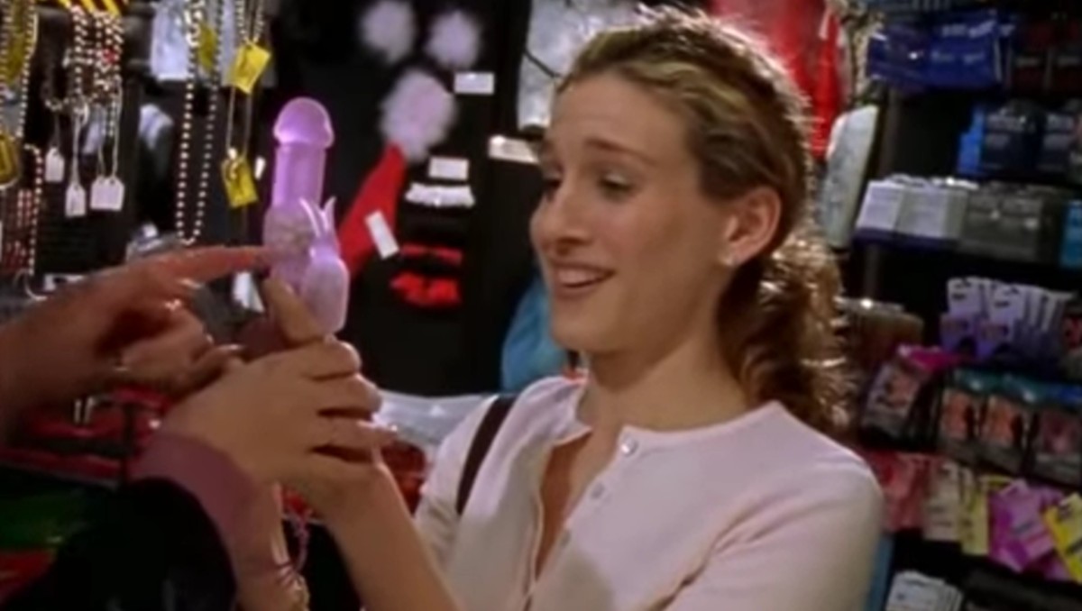 Charlotte quedó sorprendida de color y diseño del vibrador "Bunny" | HBO