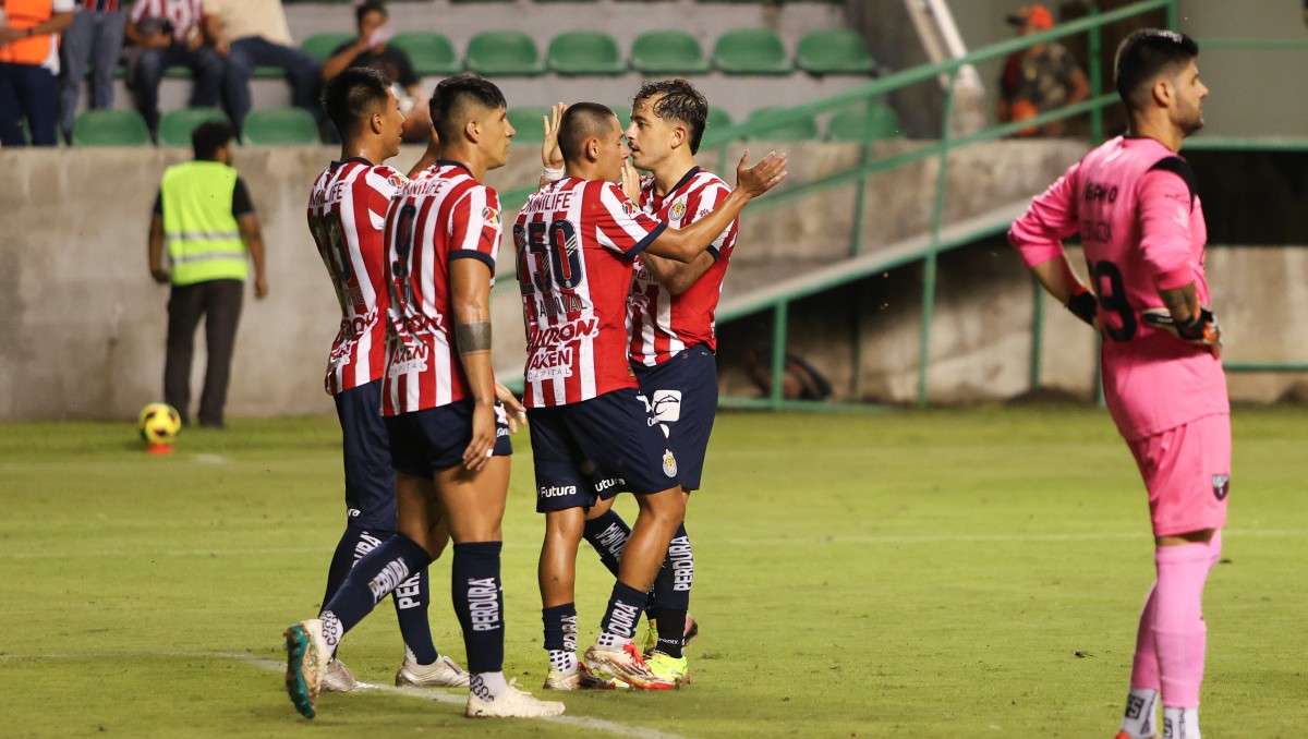 Chivas vence a Atlante y avanza a la final de la Copa Morelos (Imago7)