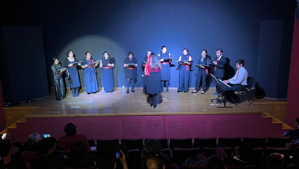 Con coros y grupos locales arrancó la Fiesta de la Música 2025 en la Alianza Francesa de Toluca.| Foto: Bernardo Jasso