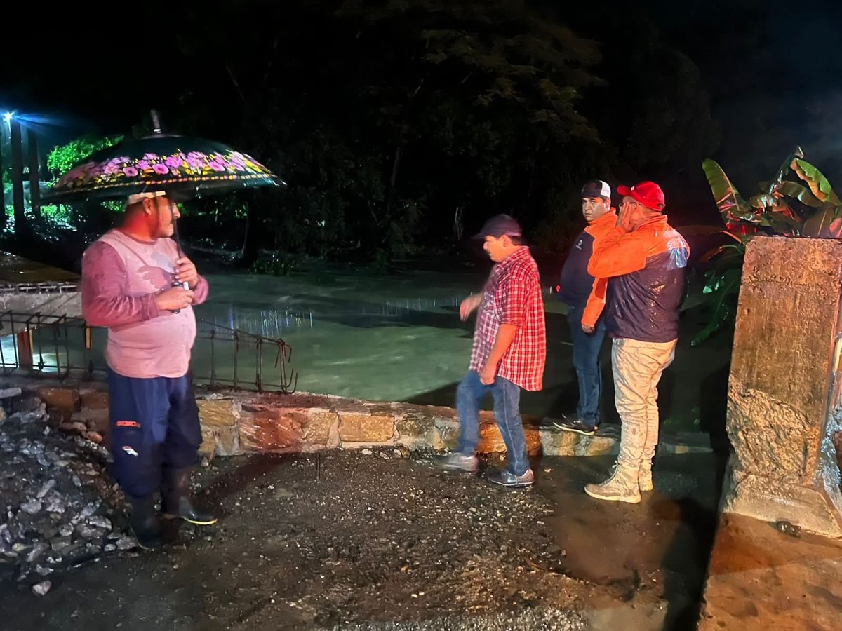 Desbordamiento de ríos en San Felipe Orizatlán. (Wendy Salazar)
