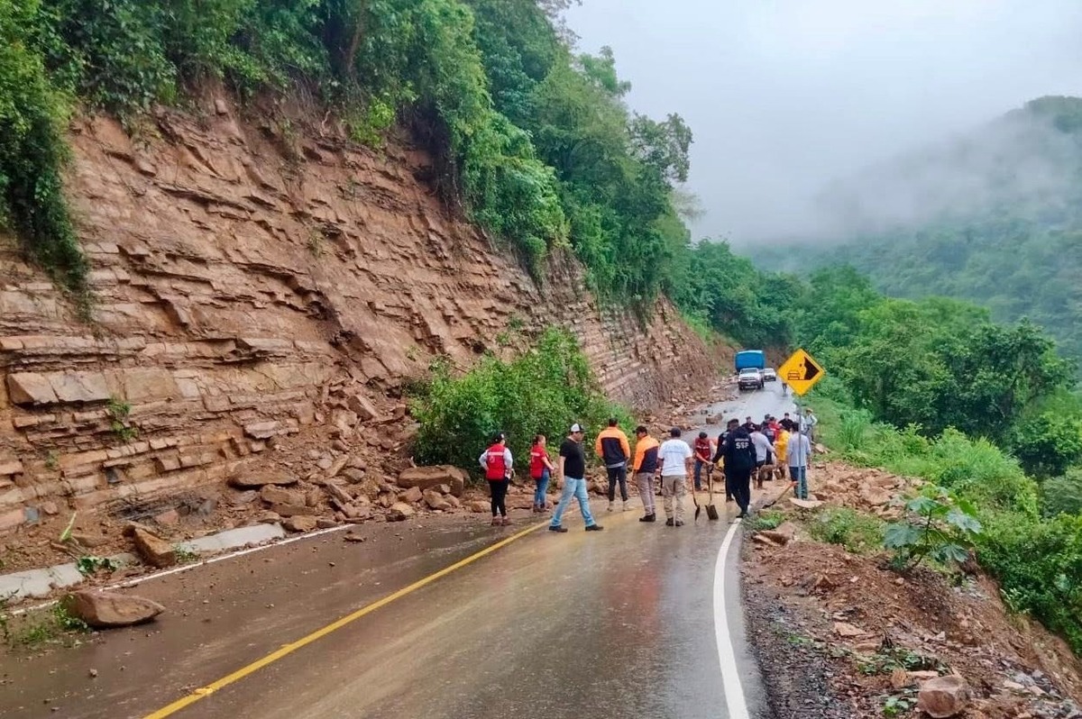 Deslaves continúan ante lluvia intensa. (Especial)