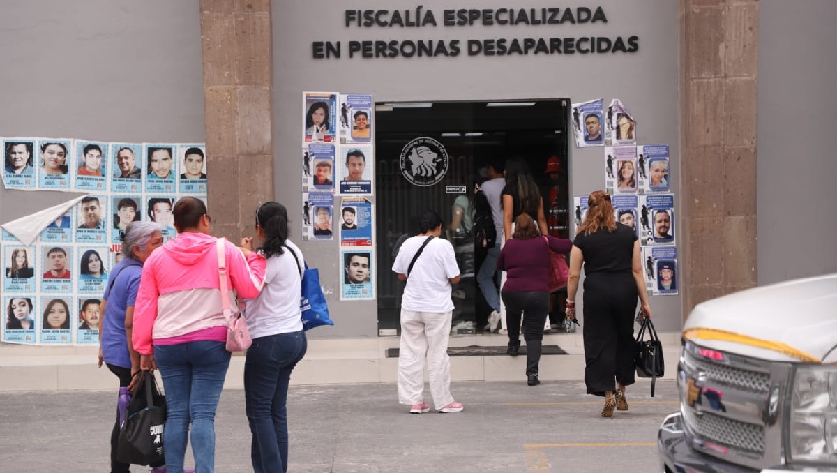 Familiares de mujeres que se encontraban desaparecidas llegan a la Fiscalía Especializada de Personas Desaparecidas en Nuevo León / Luis Guerra