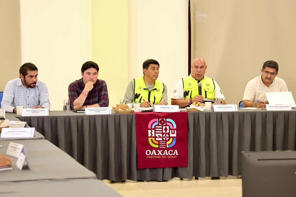 Gobierno de Oaxaca inicia entrega de ayuda tras paso del huracán 'Erick'