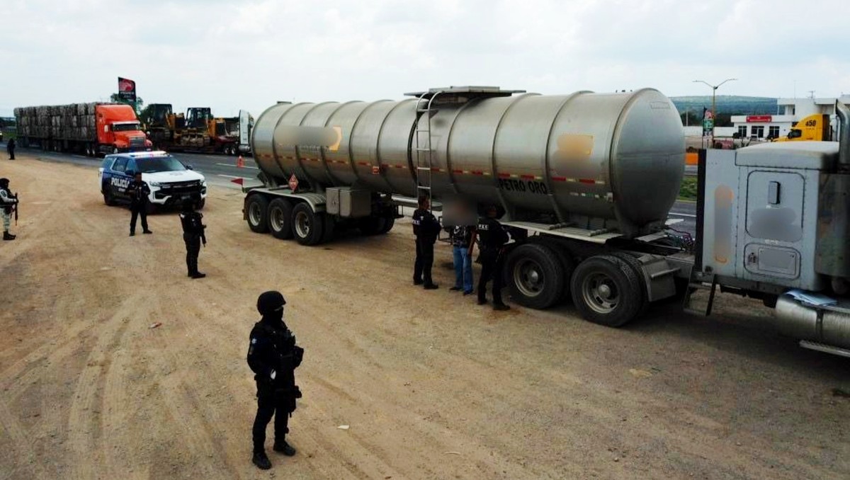 Guanajuato: aseguran tractocamión con más de 40 litros de huachicol | Especial