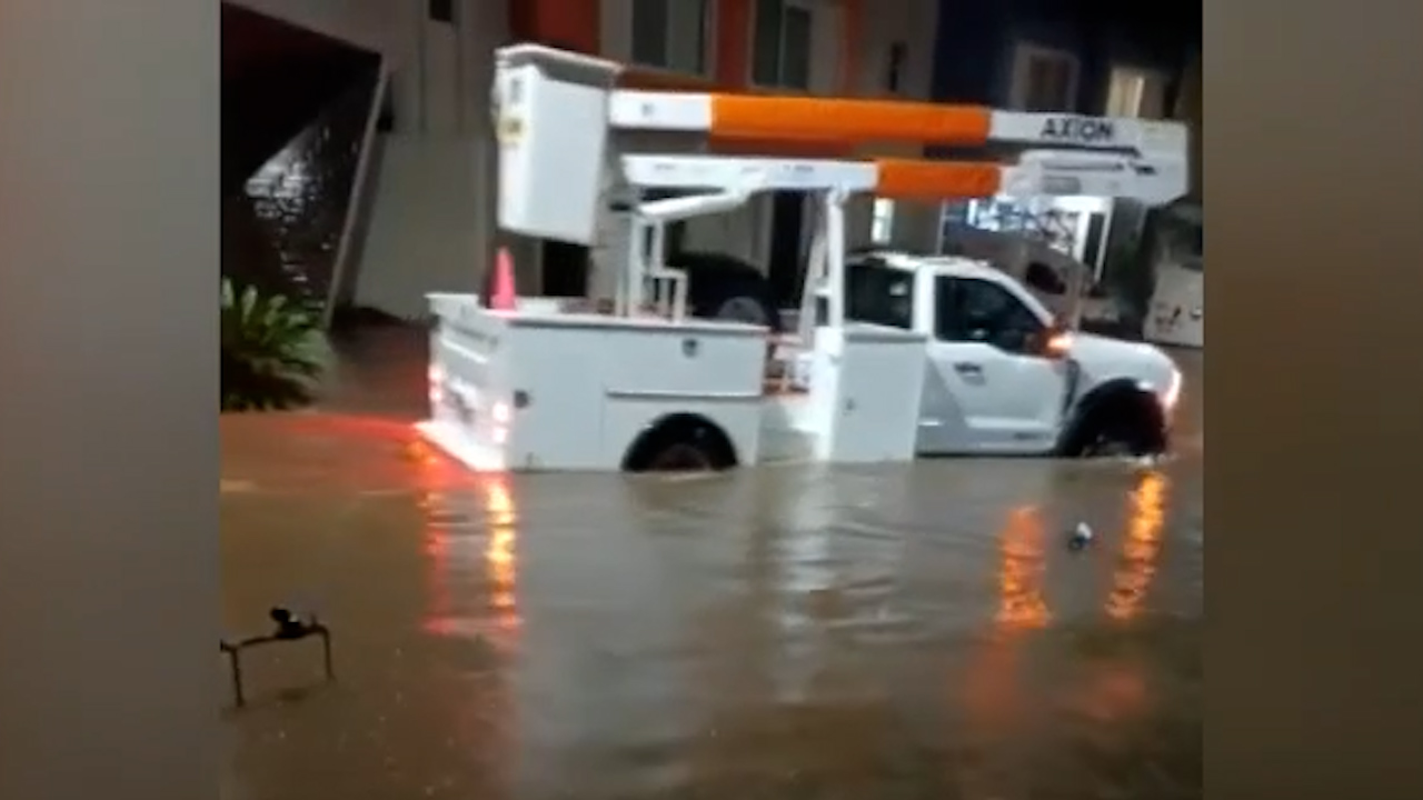 Huracán 'Erick' deja inundaciones en la Ciudad de Lázaro Cárdenas en Michoacán