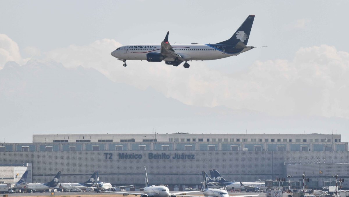 Imagen ilustrativa de un avión en la zona de la Terminal 2 del AICM | Cuartoscuro