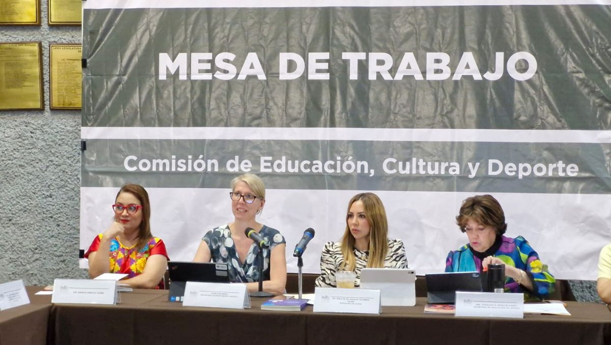 Mesa de trabajo de la Comisión de Educación, Cultura y Deporte. / Orlando Maldonado