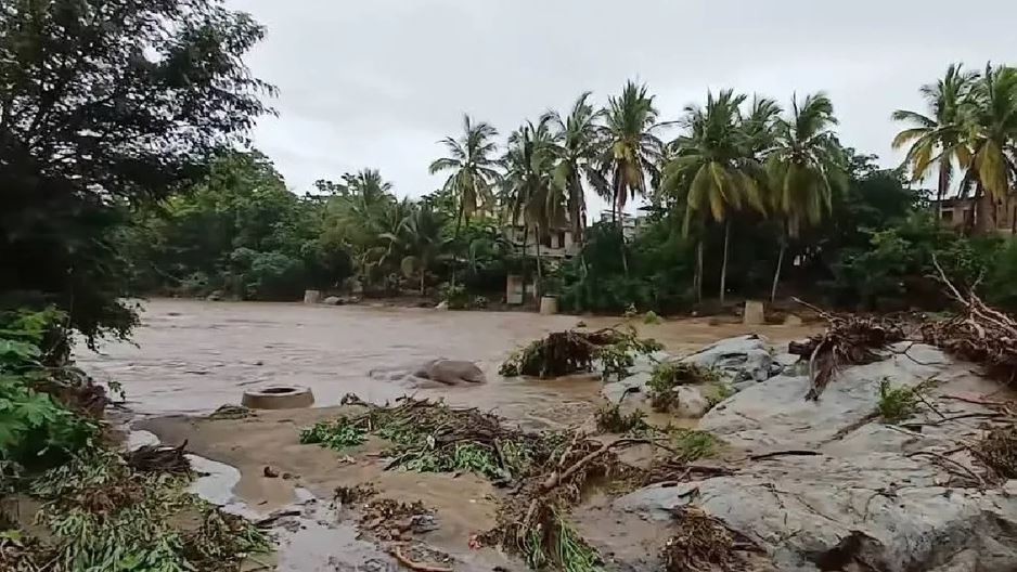Muere menor al ser arrastrado por el río en San Marcos tras paso de 'Erick' por Guerrero