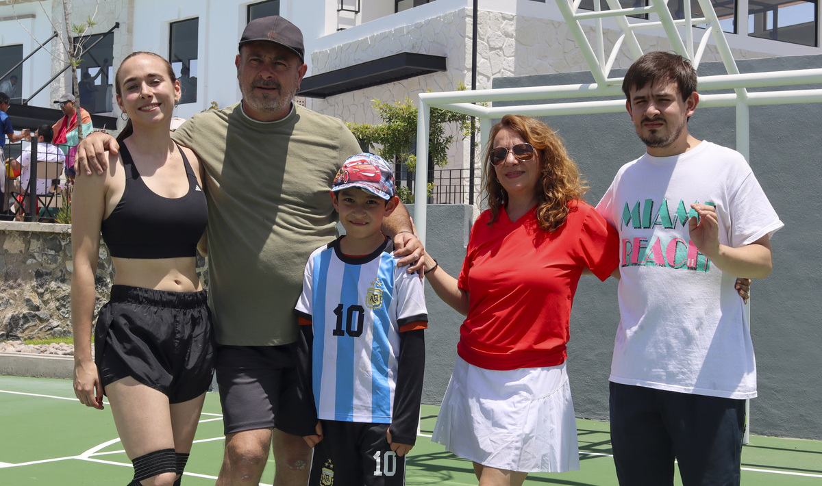 Papás y familias participaron en actividades recreativas como cata de cerveza, barbería y zona de asado. (Cortesía)