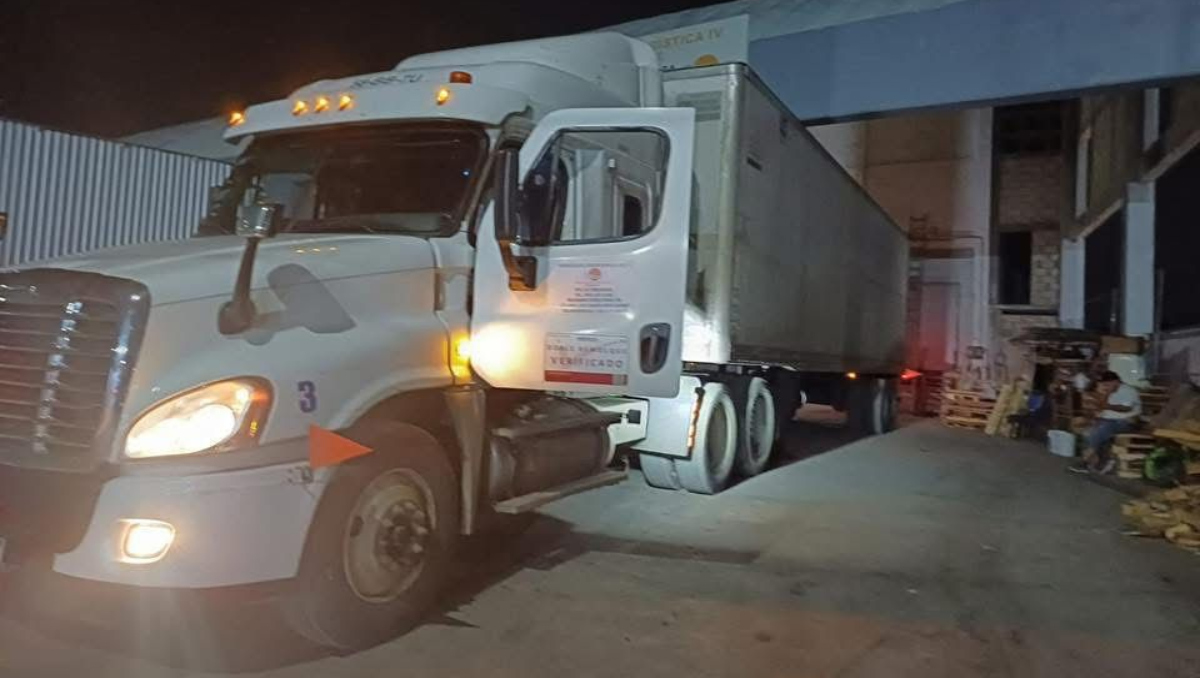 Roban carga de tráilers y retienen a operadores en la Puebla-Orizaba | Especial