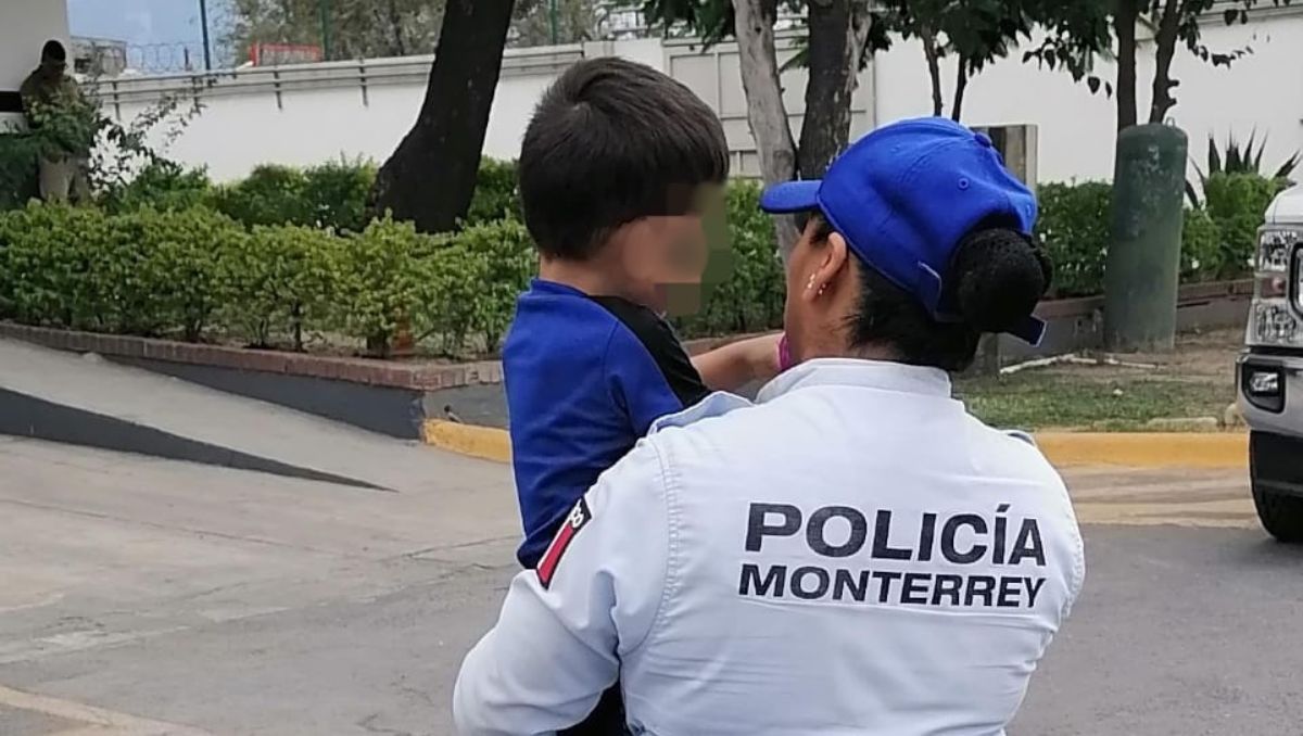 Sn explicar el motivo y de forma apresurada, la mujer dejó al niño en la iglesia. / Especial