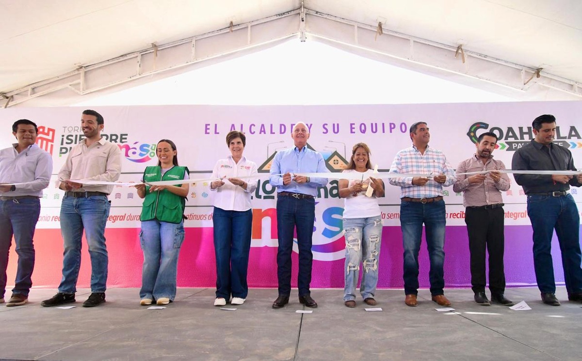 En Torreón, alcalde entrega plaza rehabilitada en Nueva Laguna Norte. (Roberto Amaya)