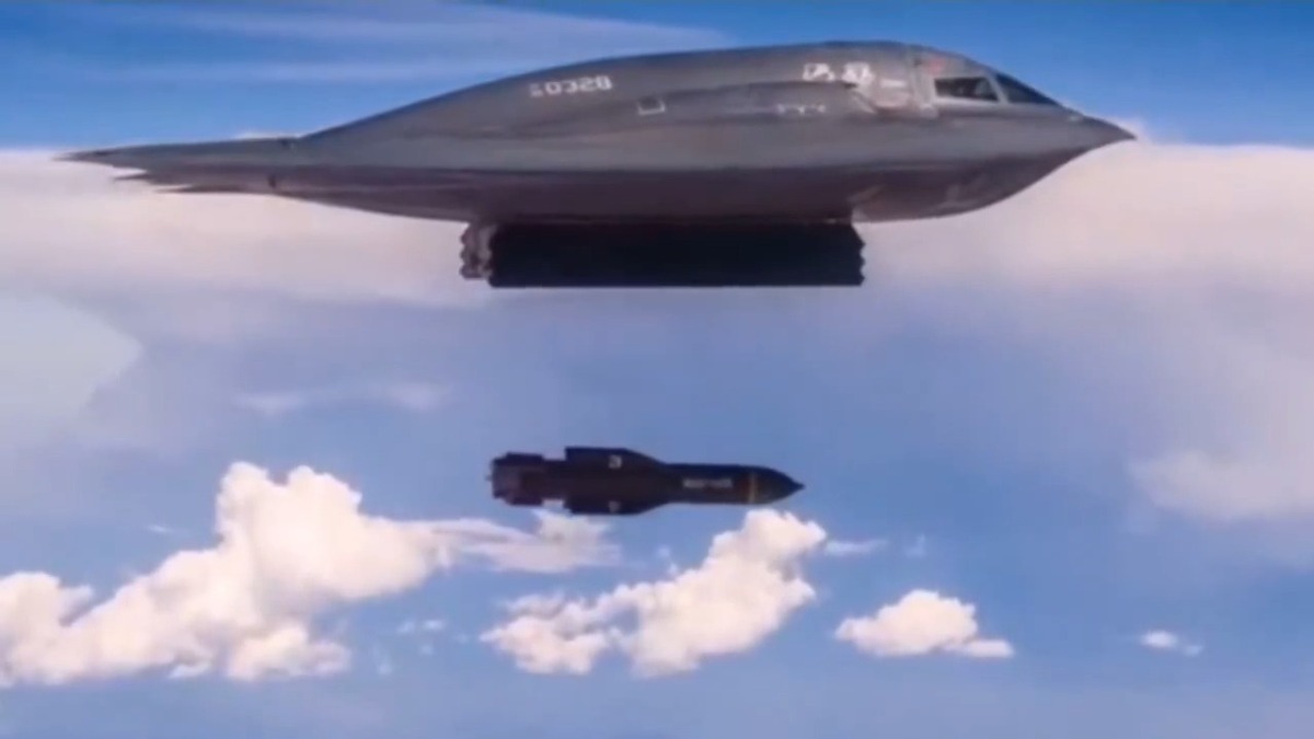 Bombardero B-2 de la Fuerza Aérea de Estados Unidos. | Imagen: @CollinRugg vía X.