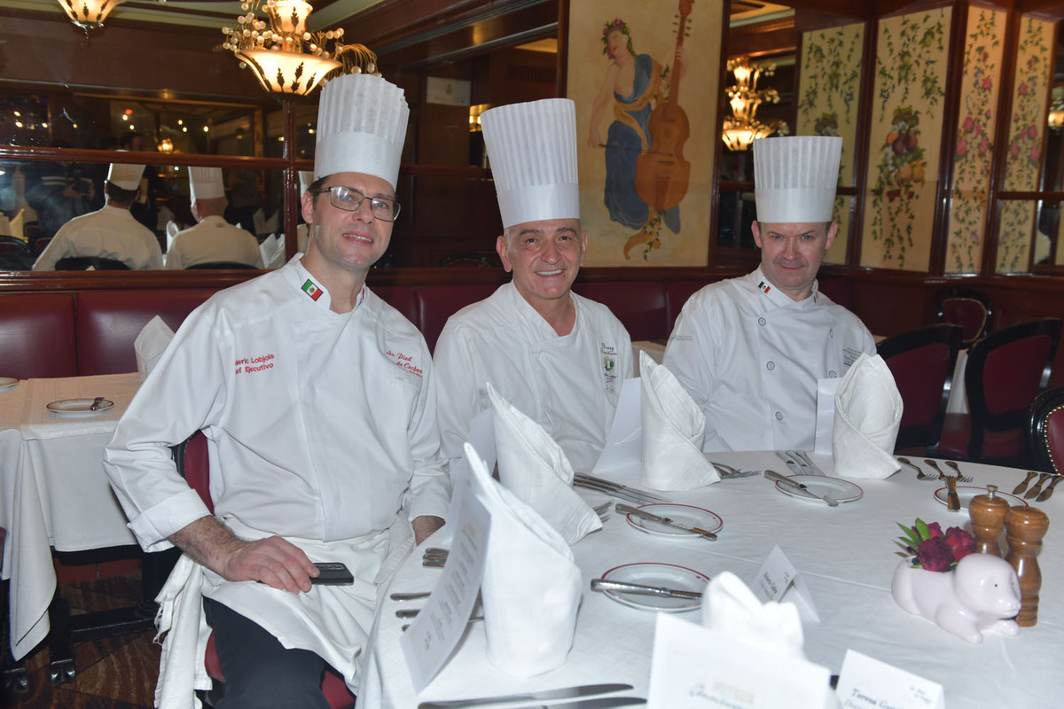 Los chefs ejecutivos de Au Pied de Cochón, Frédéric Lobjois, Guy Santoro y Stéphane Thomas, responsables del éxito del restaurante / Especial
